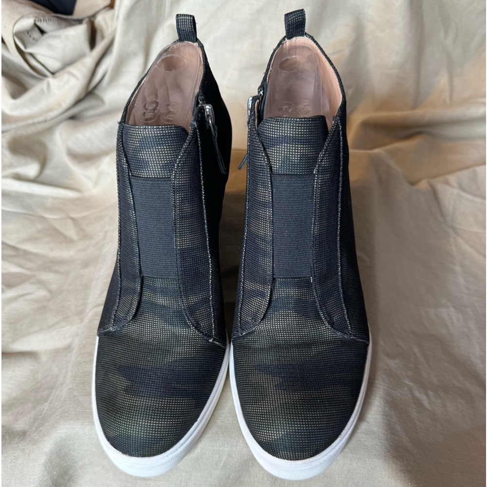 Linea PAOLO Shoe Size 9 Like New Camouflage Wedge Camo
